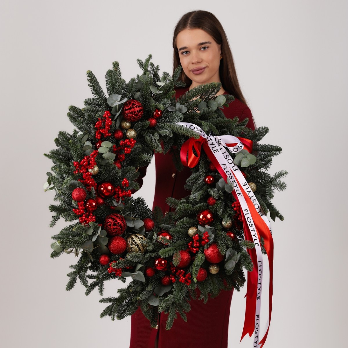 ogromnyj novogodnij venok iz eli  3